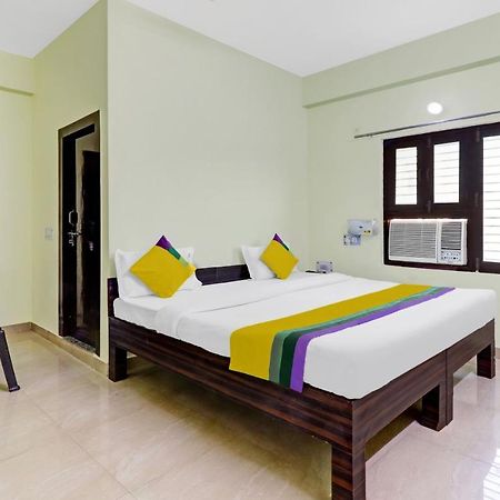 Hotel Pragati Palace 마투라 외부 사진