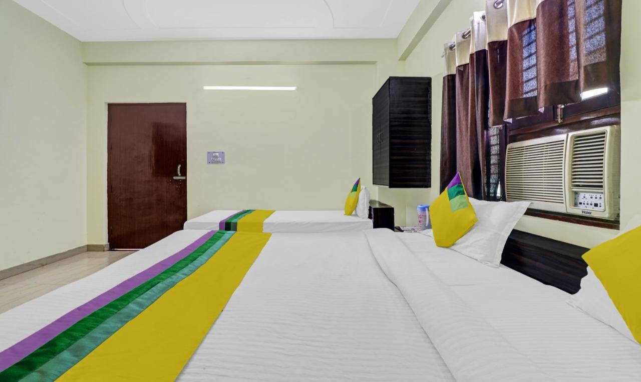 Hotel Pragati Palace 마투라 외부 사진