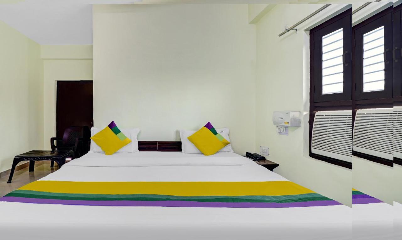 Hotel Pragati Palace 마투라 외부 사진