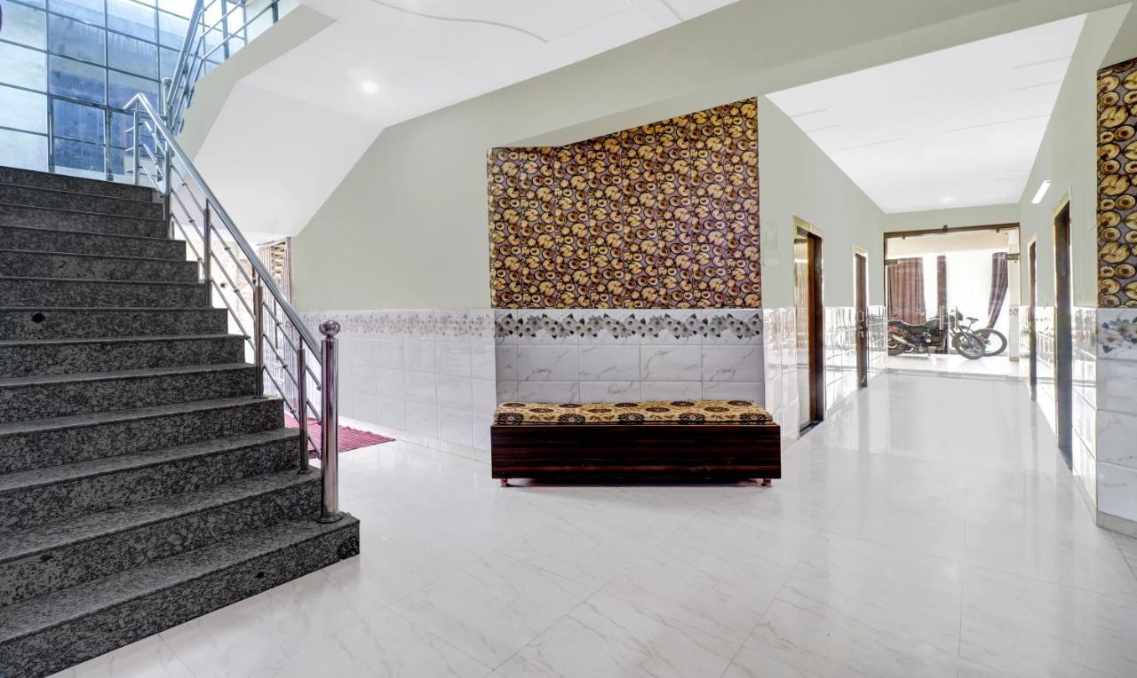 Hotel Pragati Palace 마투라 외부 사진