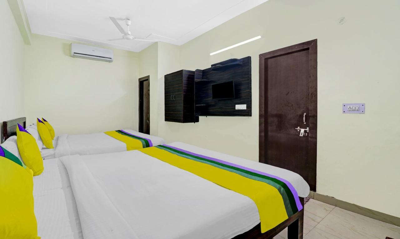 Hotel Pragati Palace 마투라 외부 사진