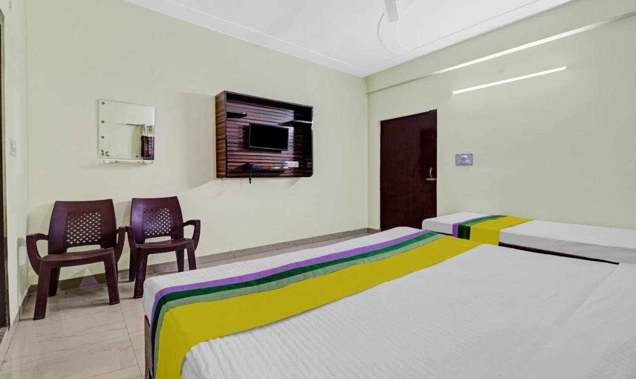 Hotel Pragati Palace 마투라 외부 사진